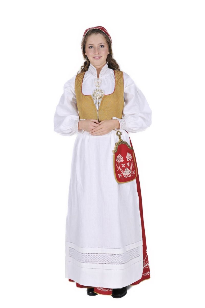Øst-Telemark bunad with floral embroidery