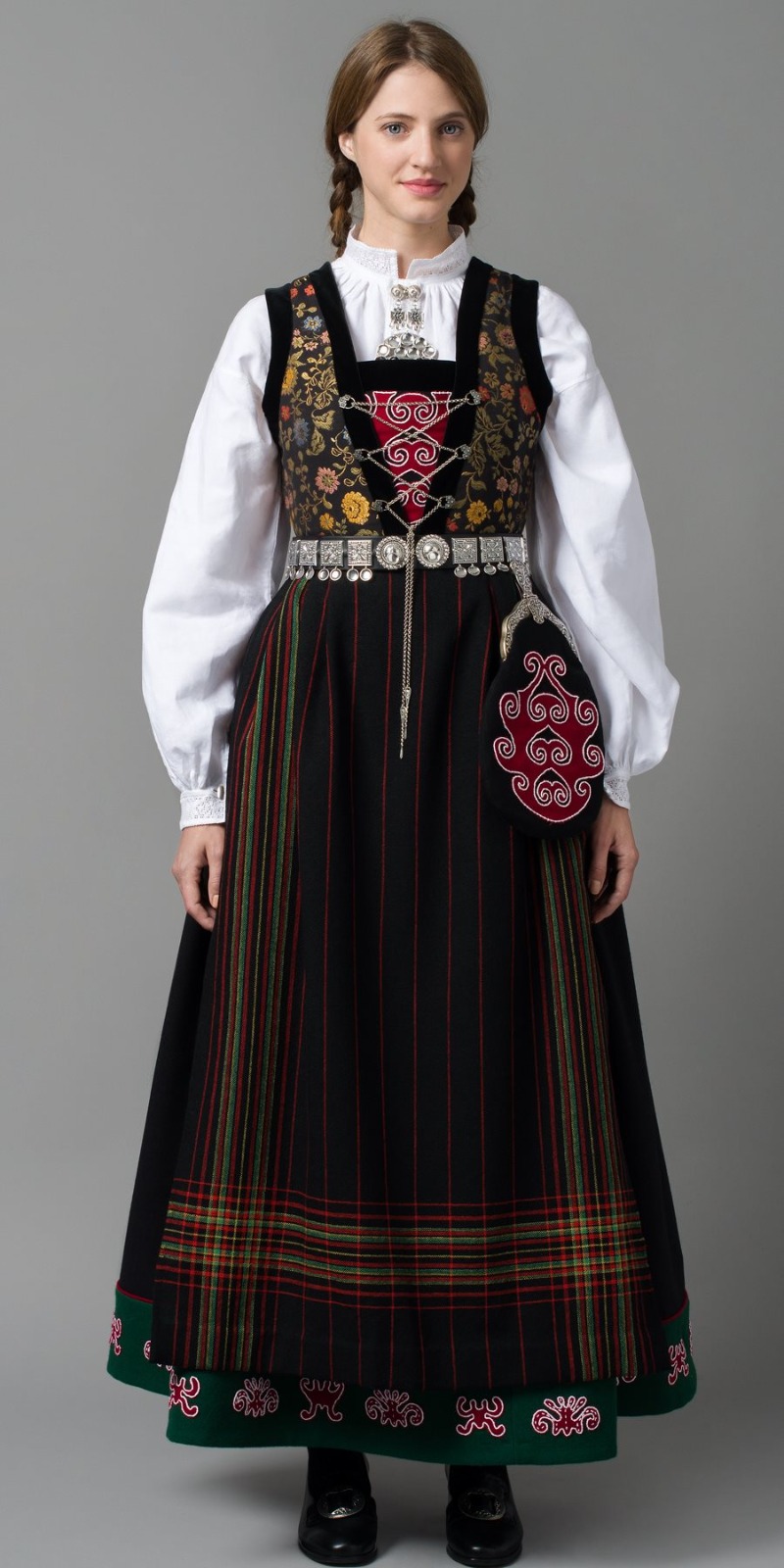 Trønder herrebunad with black vest and silver buttons